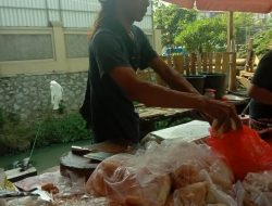 Harga Ayam Potong di Pasar Family Harapan Indah Melonjak