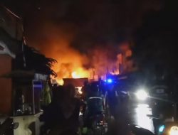 4 Kios di Marakas Pondok Ungu Permai Ludes Terbakar